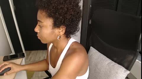 Snapshot of avis_lara chatting on 04.27.26 AVIS online show from 04.27.26