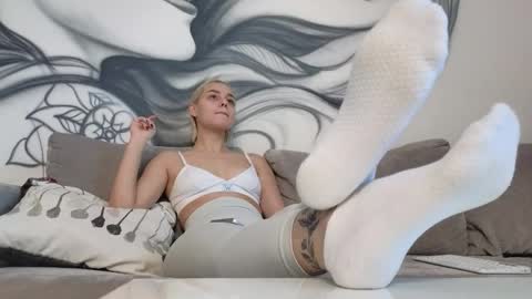 Snapshot of avr0ra chatting on 11.16.25 Goddess Avrora online show from 11.16.25