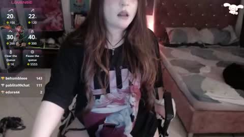 Snapshot of avril2809 chatting on 06.22.26 Abril online show from 06.22.26