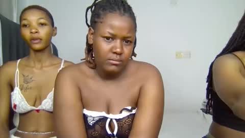 Snapshot of avril_lily chatting on 02.10.26 Avril online show from 02.10.26