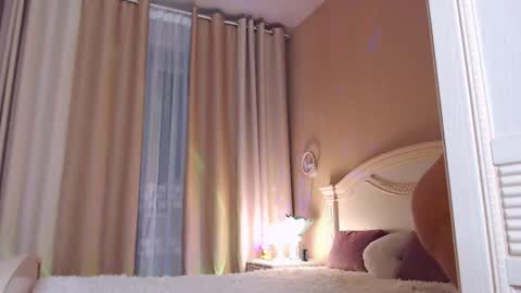 Avrora Inst online show from 10.13.25