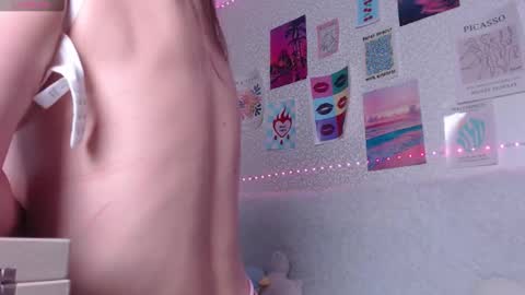 Snapshot of avrora_sweetyme chatting on 10.19.25 avrora_sweetyme online show from 10.19.25