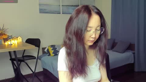 Snapshot of avroraromance chatting on 12.22.24 Avrora online show from 12.22.24