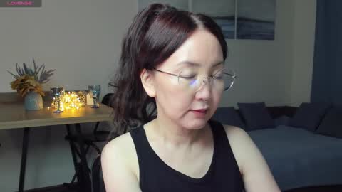 Snapshot of avroraromance chatting on 01.27.25 Avrora online show from 01.27.25