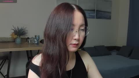 Snapshot of avroraromance chatting on 02.12.25 Avrora online show from 02.12.25