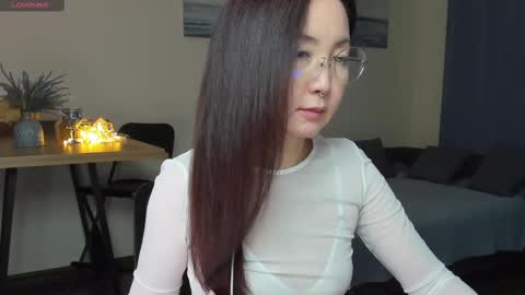 Snapshot of avroraromance chatting on 02.14.25 Avrora online show from 02.14.25