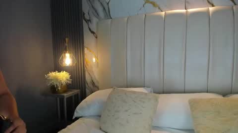 Avy  online show from 10.11.25