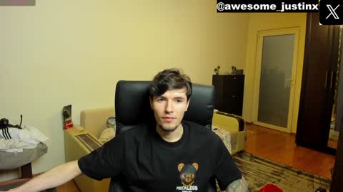 Snapshot of awesome_justin chatting on 12.05.24 Justin online show from 12.05.24