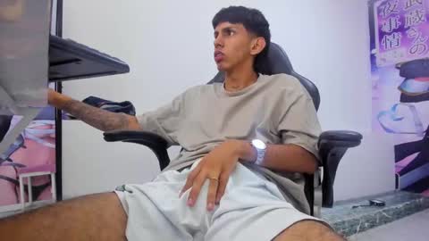 Axel online show from 10.08.25