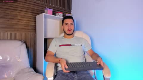 axel_grey_ online show from 10.01.25