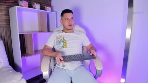 axel_grey_ online show from 10.17.25