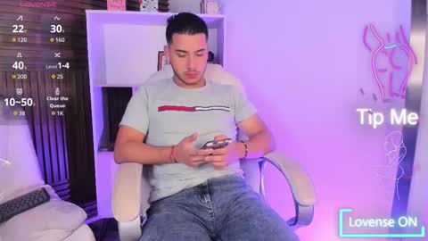 axel_grey_ online show from 11.18.25