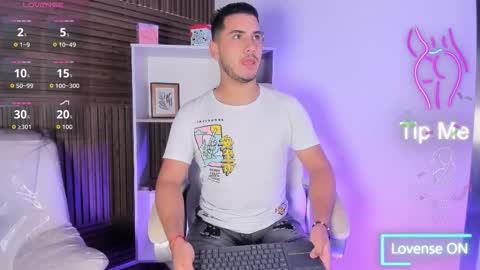 axel_grey_ online show from 11.21.25