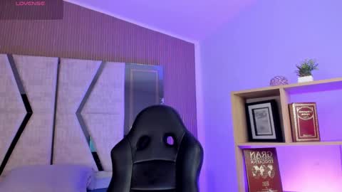 Snapshot of axel_grey_ chatting on 04.17.26 axel_grey_ online show from 04.17.26