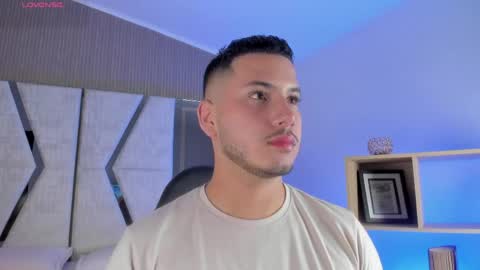Snapshot of axel_grey_ chatting on 05.27.26 axel_grey_ online show from 05.27.26