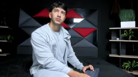 Snapshot of axel_hendrick chatting on 04.27.26 axel_hendrick online show from 04.27.26