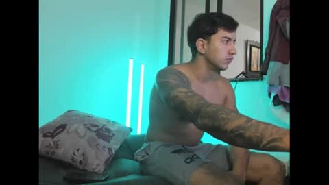 Snapshot of axel_hendrick chatting on 05.21.26 axel_hendrick online show from 05.21.26