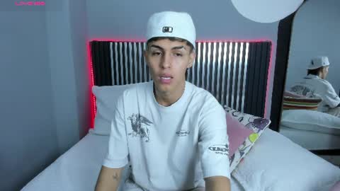 Snapshot of axel_mendoza_ chatting on 07.11.26 A X E L online show from 07.11.26
