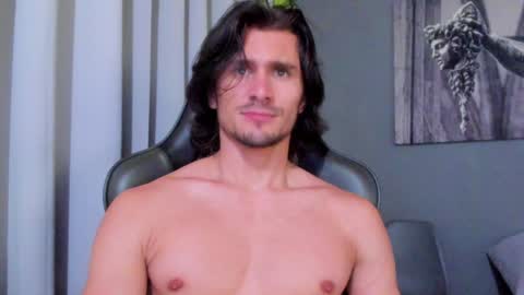 Snapshot of axel_owen chatting on 12.30.24 Axel online show from 12.30.24