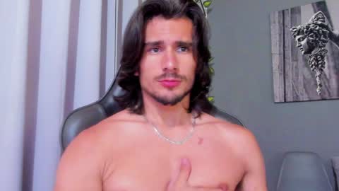 Snapshot of axel_owen chatting on 02.06.25 Axel online show from 02.06.25