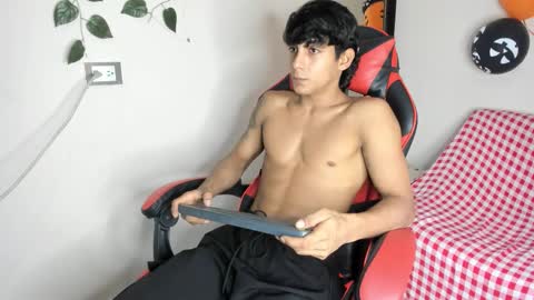 axel_rosse2 online show from 11.07.25