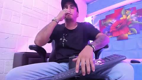 Axell Cross2 online show from 10.02.25