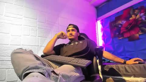 Axell Cross2 online show from 10.06.25