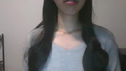 Snapshot of axuepetitt chatting on 12.17.24 axue online show from 12.17.24