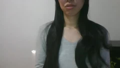 Snapshot of axuepetitt chatting on 01.27.25 axue online show from 01.27.25