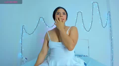 Snapshot of ayheleen_sexygirl3 chatting on 01.19.25 Mariana online show from 01.19.25