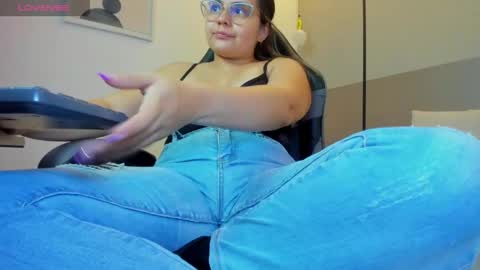 Snapshot of ayla13_ chatting on 05.08.26 Alyda Jaramillo online show from 05.08.26