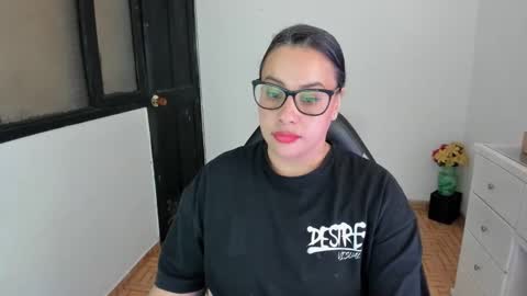 SandyMODELINDEPENDIENT online show from 10.17.25