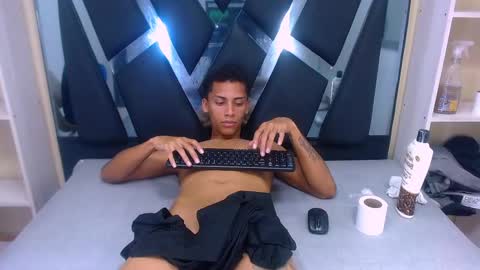 Snapshot of aylensantos chatting on 02.14.25 Aylen online show from 02.14.25