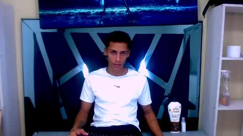 Snapshot of aylensantos chatting on 02.14.25 Aylen online show from 02.14.25