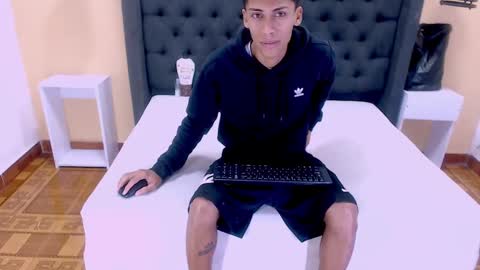 Snapshot of aylensantos chatting on 02.16.25 Aylen online show from 02.16.25