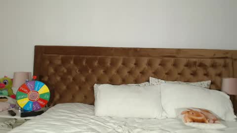 Aylin online show from 12.23.24