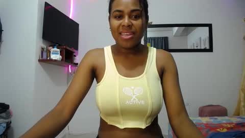 Snapshot of aynaraross1 chatting on 02.24.25 aynaraross1 online show from 02.24.25