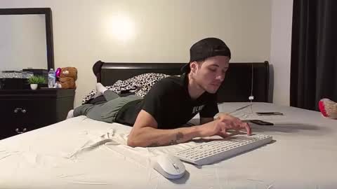 azell19 online show from 02.14.25