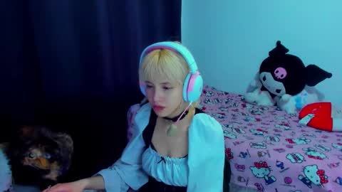 Azu Moure online show from 02.27.26