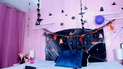 Snapshot of azul_moon chatting on 10.22.25 azul_moon online show from 10.22.25