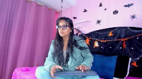 Snapshot of azul_moon chatting on 11.03.25 azul_moon online show from 11.03.25