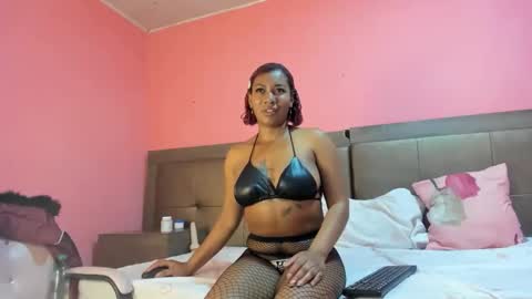 Snapshot of azulluna chatting on 05.01.26 azulluna online show from 05.01.26
