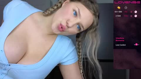 Bella Wooowww online show from 12.02.24