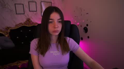 Snapshot of babe_dollie chatting on 04.19.26 Babe online show from 04.19.26