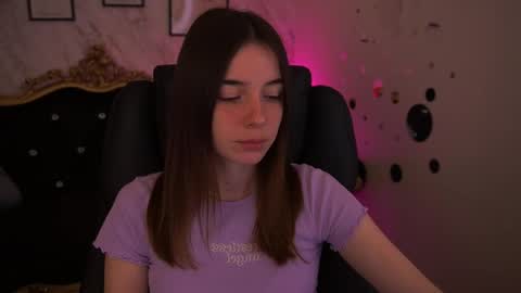 Snapshot of babe_dollie chatting on 04.21.26 Babe online show from 04.21.26
