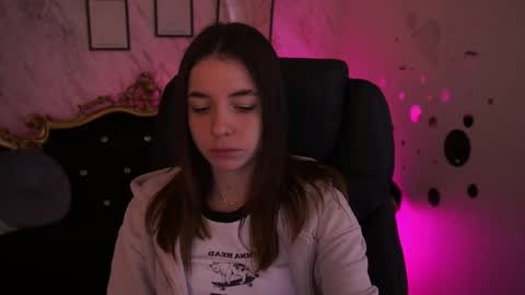 Snapshot of babe_dollie chatting on 04.28.26 Babe online show from 04.28.26