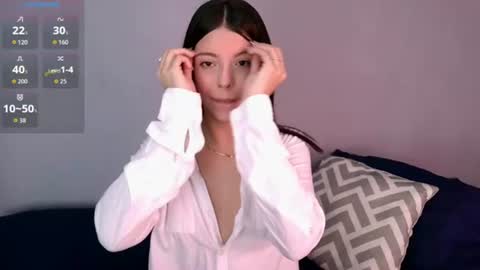 Snapshot of babeblair chatting on 07.16.26 Queen B online show from 07.16.26