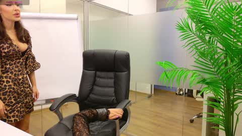 Olivia and Lexi online show from 03.10.25