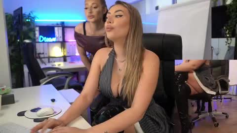 Snapshot of babesgowild chatting on 04.22.26 Olivia and Lexi online show from 04.22.26
