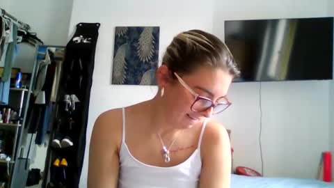 Snapshot of baby_girls2224 chatting on 04.23.26 baby_girls2224 online show from 04.23.26